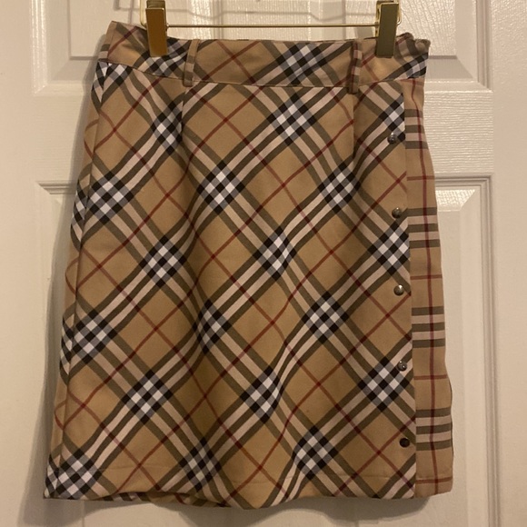 Burberry - Picture 2 of 6